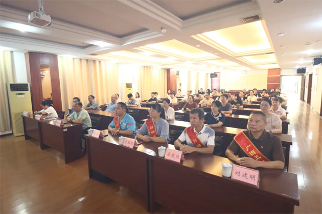 熱血沸騰！梧州市總工會(huì)組織集中收看紀(jì)念中國(guó)人民抗日戰(zhàn)爭(zhēng)暨世界反法西斯戰(zhàn)爭(zhēng)勝利80周年大會(huì)