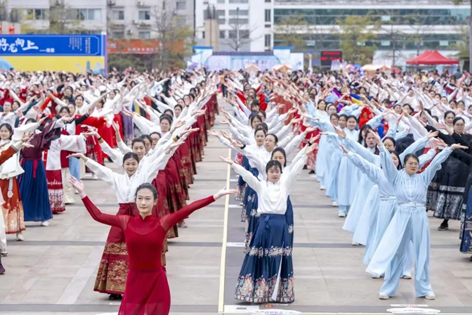 【跟黨奮進(jìn)新征程 巾幗建功新時(shí)代】梧州市第十二屆婦女國(guó)風(fēng)趣味體育運(yùn)動(dòng)會(huì)暨“梧家巧姐姐”國(guó)潮集市，精彩綻放！
